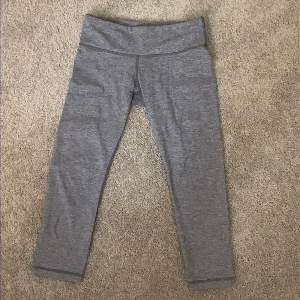 3/4 heather grey lulus! Size 6!